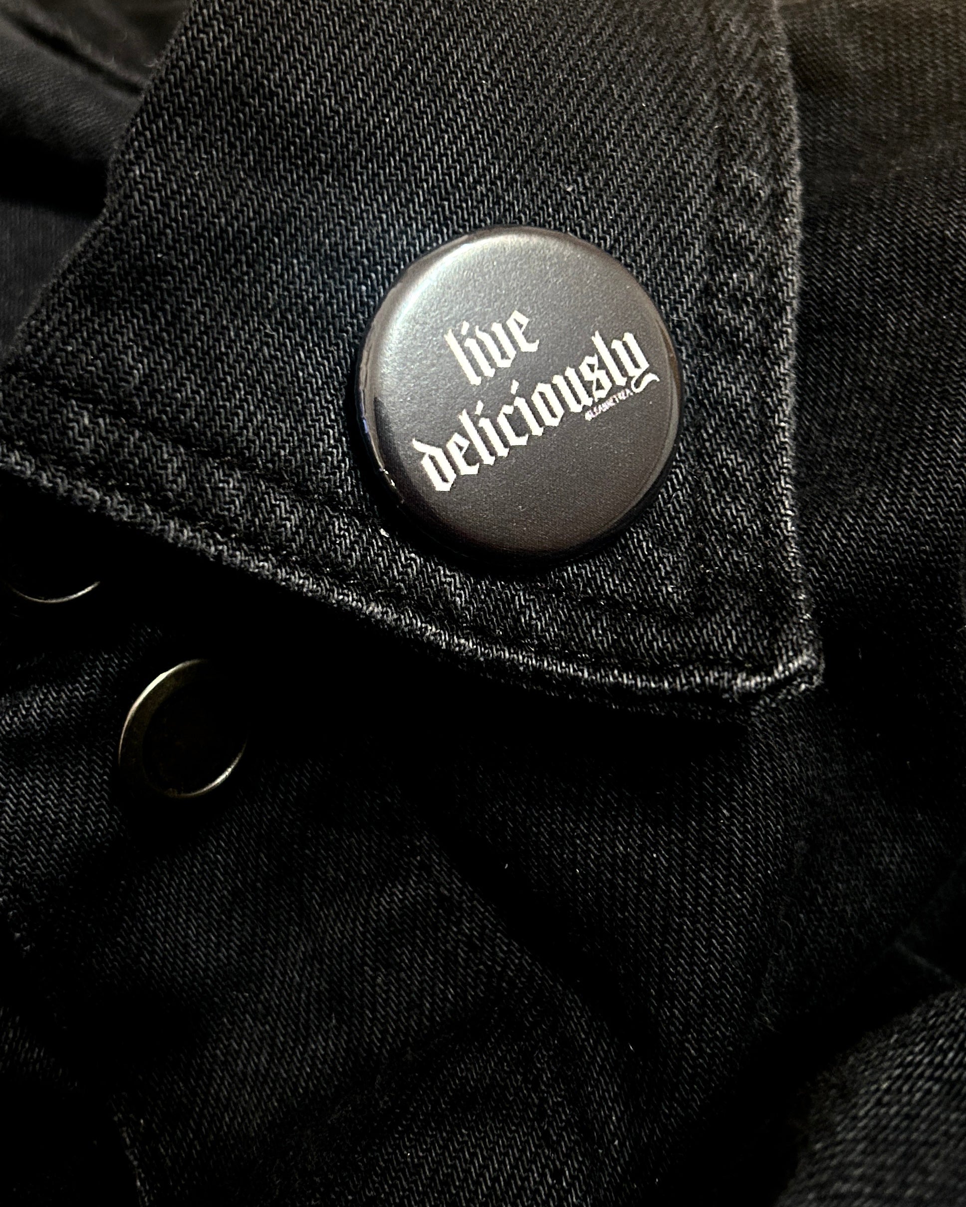 LIVE DELICIOUSLY | THE VVITCH | BUTTON BADGE