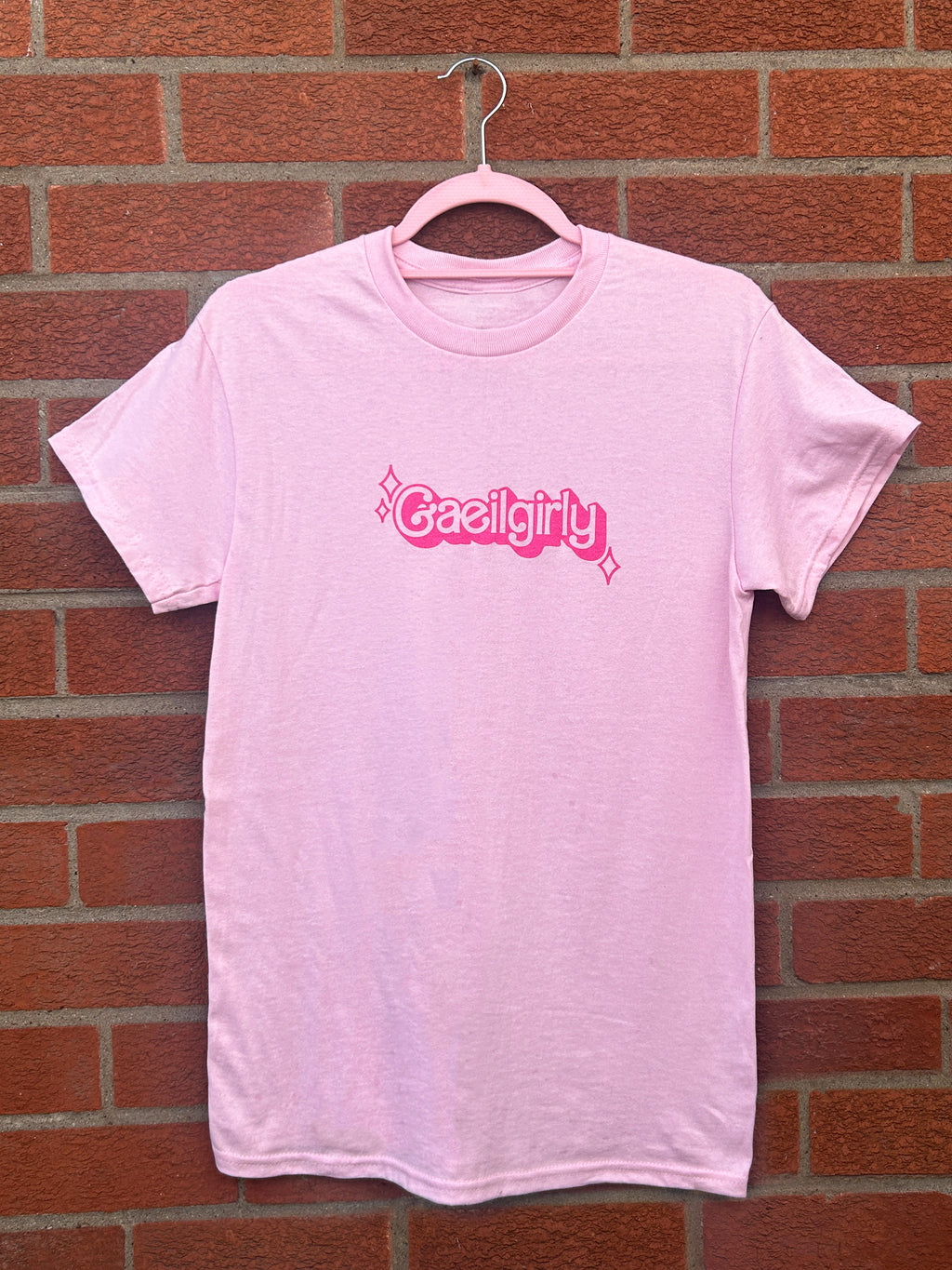 Gaeilgirly unisex t-shirt in pink